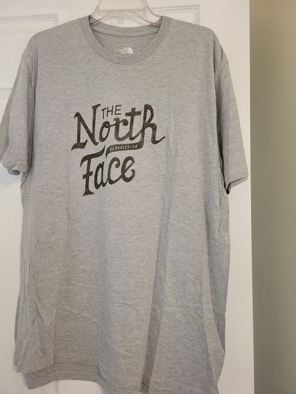 NWOT Men's The North Face Heather Gray Script Logo Short-Sleeve Tee